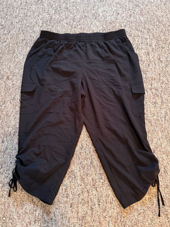 Pants - CATO Plus Size Black Capri Pants Size 22/24W